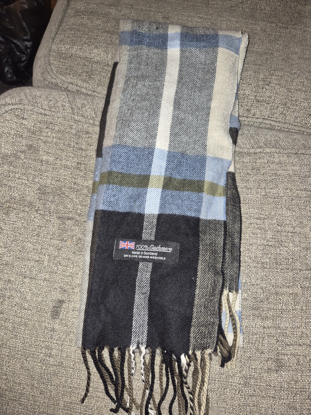 100% Cashmere Plaid Scarf in Blue & Black